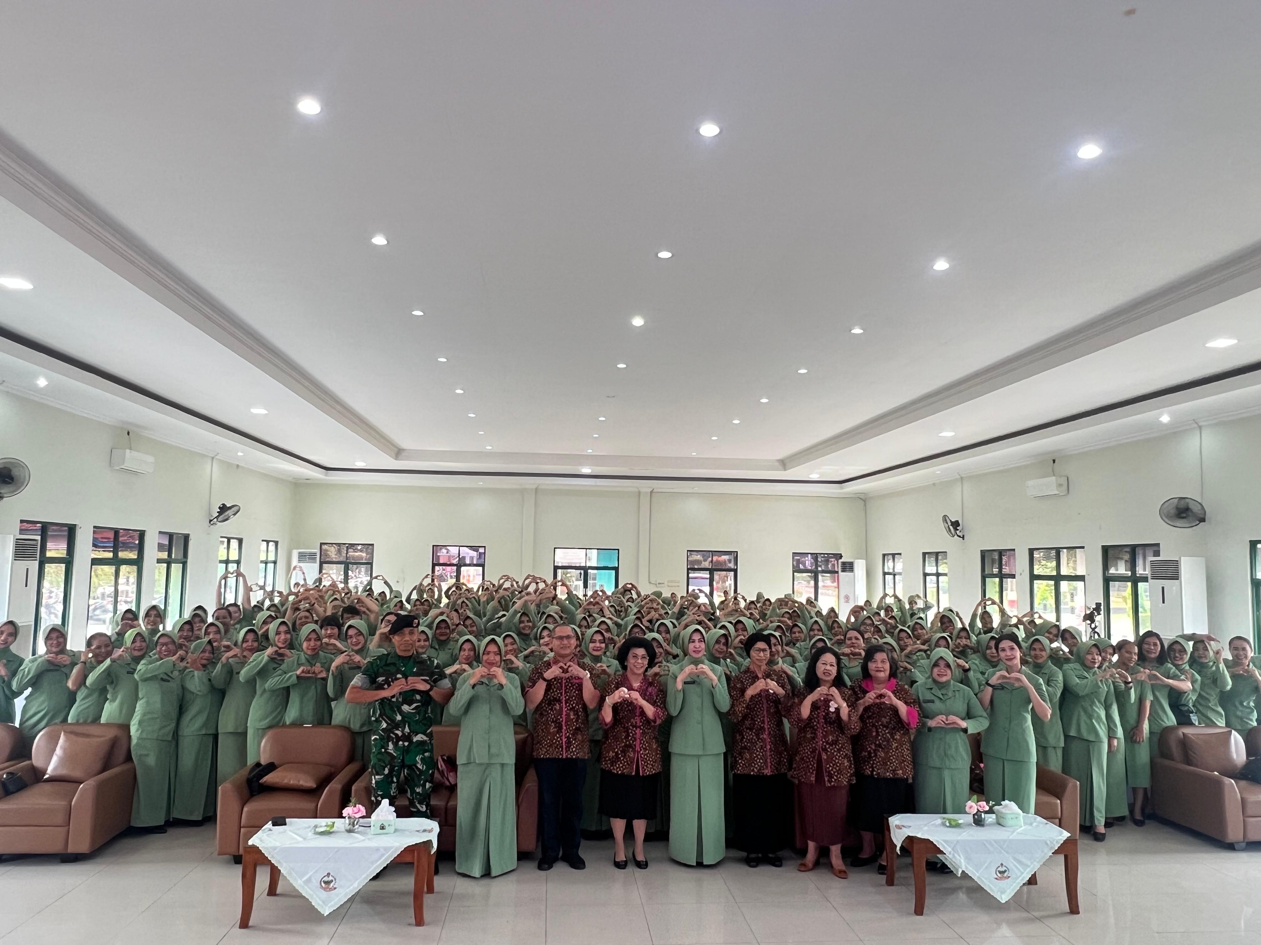 Bersama Persit KCK Cabang XIII, YKPI Selenggarakan Kegiatan Sosialisasi Deteksi Dini Kanker Payudara dan Praktek SADARI