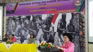 Kegiatan ibu Ketua YKPI, pagi 9 Oktober 2017, sosialisasi deteksi dini kanker payudara di Daerah H, Papua, yang dihadiri oleh anggota Dharma Pertiwi Daerah H. Hadir pula Dr Walta Gautama, Sp.B(K)Onk sebagai narasumber.