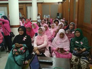 Ibu Linda Gumelar menjadi narasumber pada acara talk show Kanker Payudara dalam rangka memperingati Bulan Peduli Kanker Payudara yang diselenggarakan oleh RS Fatmawati, Jakarta. Bersama kita bisa!