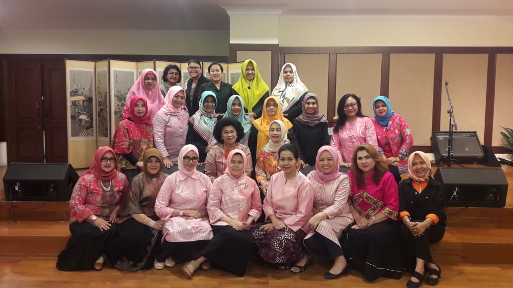 Pemeriksaan Mammografi Gratis untuk Ibu-ibu Wantannas, KPP, dan PWRI ( Mammography Examination for Mothers of Wantannas, KPP, and PWRI )