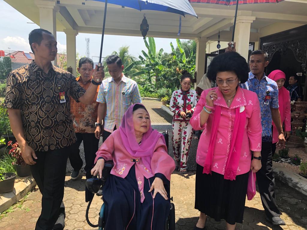 HUT Shinta Nuriyah Wahid dan Periksa Mammografi Gratis